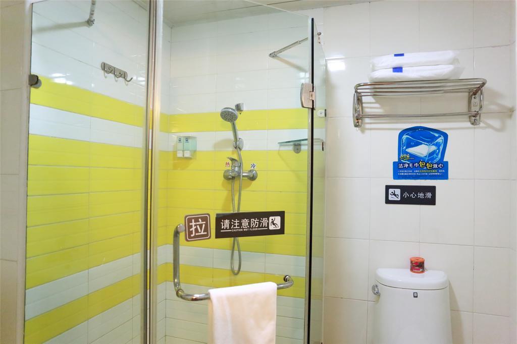 7Days Inn Shanghai Caobao Road Metro Station Værelse billede